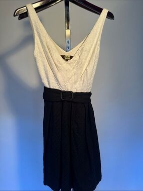Eva Franco Classic Two-Tone V-Neck Belted Dress - White & Black size 6